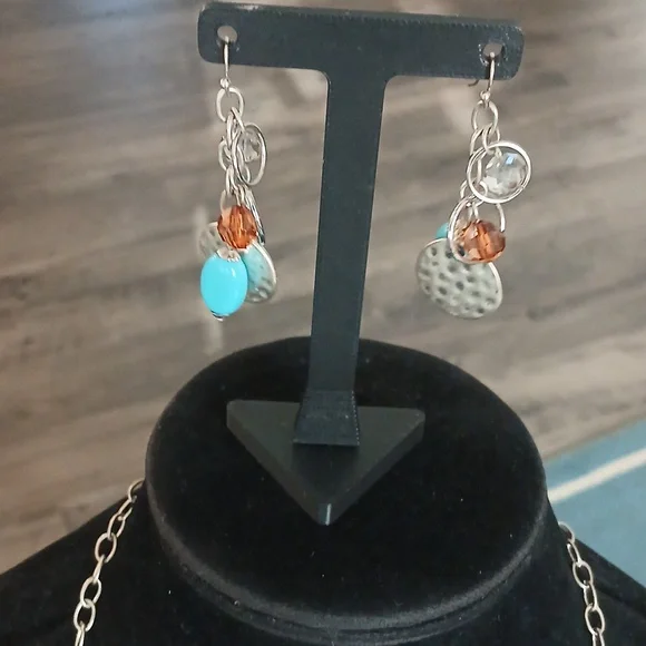 Premier Designs Turquoise and Silver Necklace Set - Picture 2 of 4